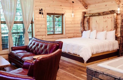 Millersburg Cabin | Luxury Treehouse @ Berlin Woods