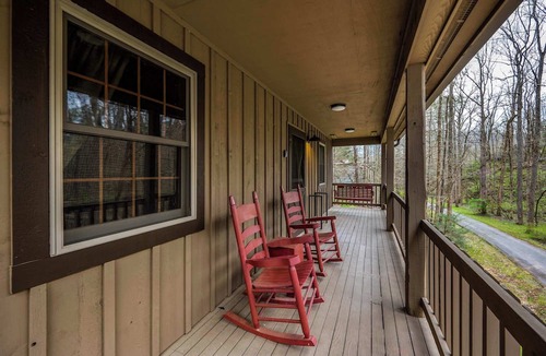 Townsend Cabin | Mountain Cabin Oasis with Luxury Kitchen