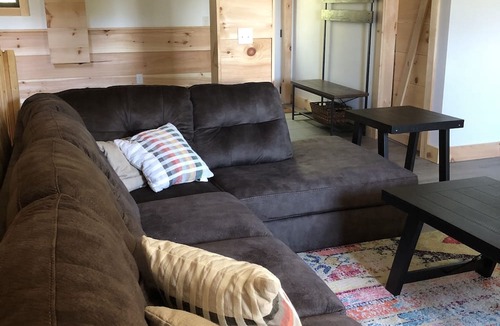 McHenry Cabin | Hot tub-petfriendly-firepit-pool table-bar-3+acres