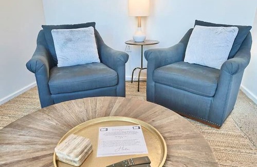 Old City Condo | Urban Retreat w/Downtown Views