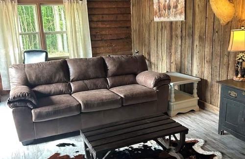Albertville Cabin | Horseshoe Lodge Rustic Log Cabin Home Completely Restored With Pool