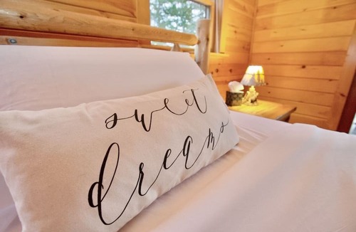 My Mountain Cabin | Honey Bear Hideaway - Mountain Views - Paved Roads - Pup Friendly - Cozy - WIFI