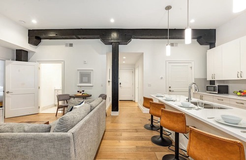 Downtown Nashville Cottage | The Saddlery - Mic Drop - Walk to Broadway