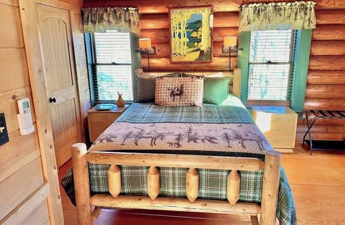 Maryville Cabin | Entire Cabin 15 mins to The Great Smoky Mountains
