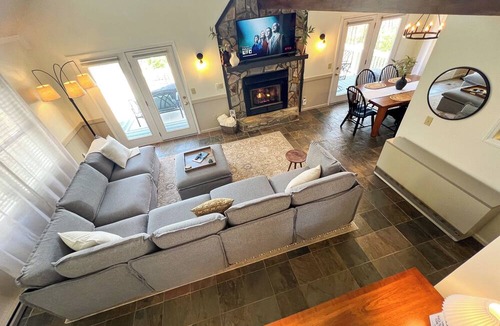 West Jefferson Ski Chalet | The 19th Hole | Scenic Golf & Mountain Escape w/Hot Tub & Game Room