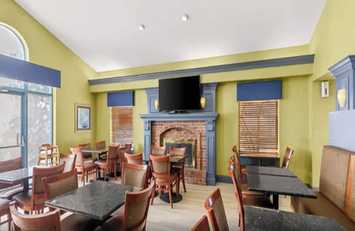 Cranberry Township Hotel | Peaceful Getaway Room w/Complimentary Breakfast - Local Highlights