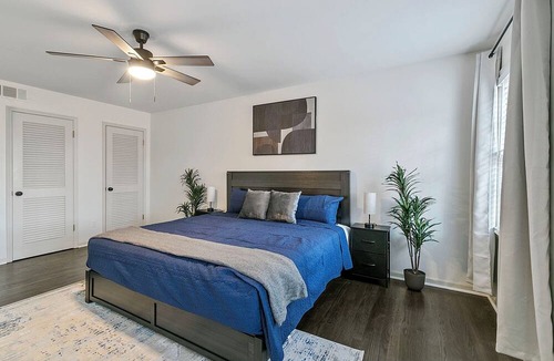 Sandy Springs House | The Retro Minimalist Cozy 3BR Home in Upscale Sandy Springs near Northside Med