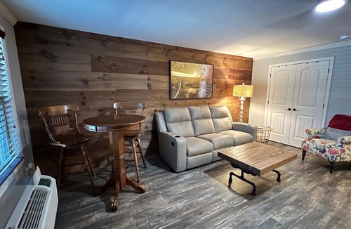 Townsend Condo | Cozy Riverside Studio in the Heart of Townsend