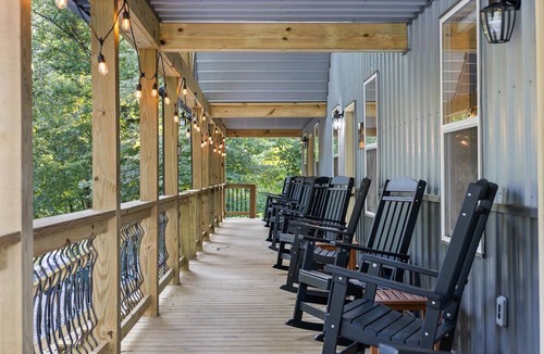 Jamestown Cabin | Riverfront View~Boat Ramp~Foosball~Family Friendly Cabin~20 Min Lake Cumberland