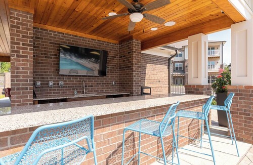 Farragut Apartment | Overlook 4302 I Stunning 2Bd/2Bth Apt I Pool