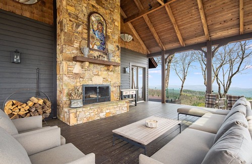 Sapphire Cabin | Windy Hill Lodge, A LUXURIOUS ESTATE