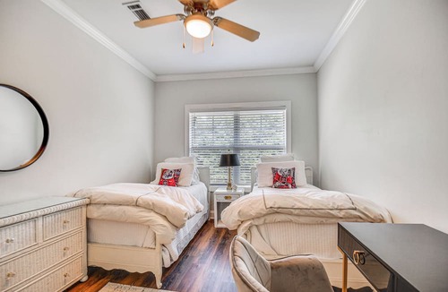 Athens Condo | 2 Private Balconies, Sanford Stadium 2 Mi