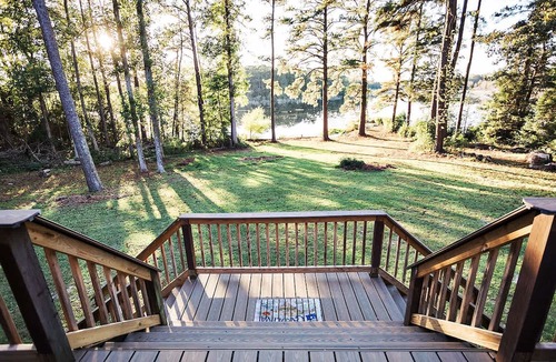 Huntcliff Cabin | Peaceful Lakeview Cabin