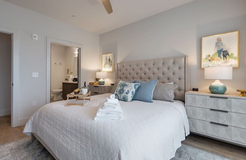 West End Condo | Chic Midtown Penthouse Escape - Pool, Gym, Patio with City Views