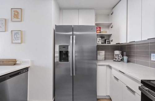 Charlotte Center City Apartment | Cozy City Charm | Spacious, Parking, Balcony, Gym