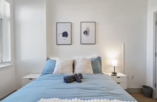 Charlotte Center City Apartment | Cozy City Charm | Spacious, Parking, Balcony, Gym