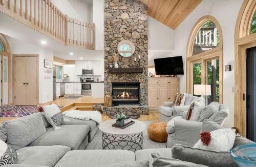 Chestnut Springs House | Cozy Sunny Bear Mountain Retreat with Floor-to-Ceiling Stone Fireplace Near Wintergreen Resort in VA