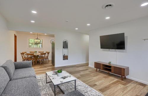 Cranberry Township Villa | Stylish and Accessible 5 Bedroom, 2 Bathroom Home in Cranberry, Pittsburgh