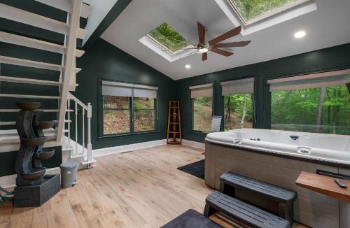 Big Canoe House | Modern Marble - Jasper, GA - Take in Sweeping Mountain Views, Soak in the Hot Tub, Stay Active in the Home Gym, and Mix Drinks a
