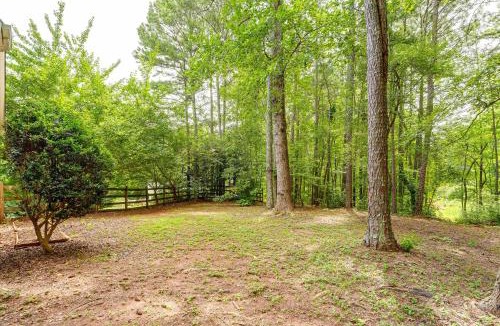 Dallas House | Near Lake Allatoona! Suburban Home w/Deck & Yard