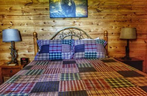 Copperhill House | 2BR/1BA Cabin | Hot Tub | Ocoee River Area | Wifi