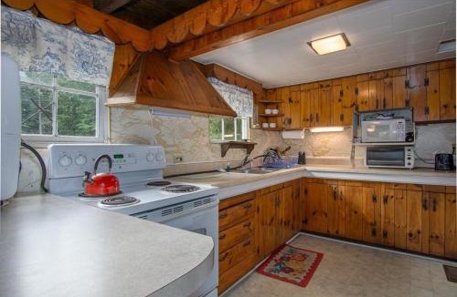 Pisgah Forest House | Pops Place · Pops Place on a Fishing Pond, Rustic, Cabin Experi