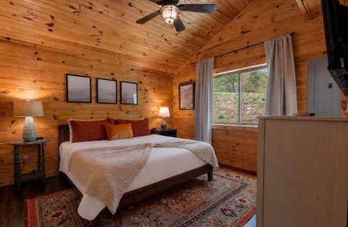 Frank House | scenic and romantic cabin- 20 min to Blowing Rock