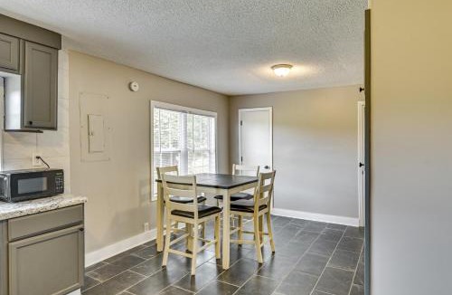 Lumberton House | Walk to Park! Family Retreat w/Yard in Lumberton