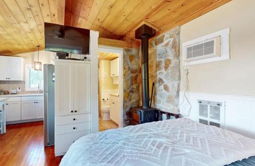 Sunset Cove House | Little Lake Cottage