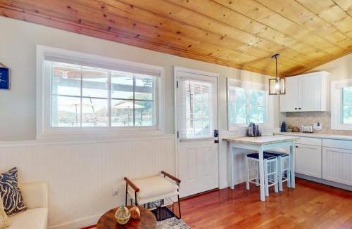 Sunset Cove House | Little Lake Cottage