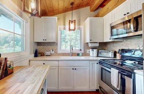Sunset Cove House | Little Lake Cottage