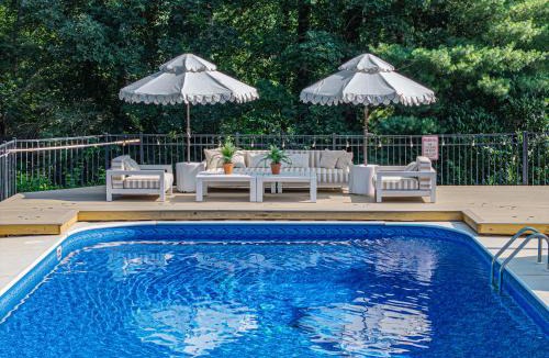 Leicester House | Newly Renovated Luxurious home w/Pool, Hot Tub & Entertainment Hub | 20 Mins to Downtown AVL