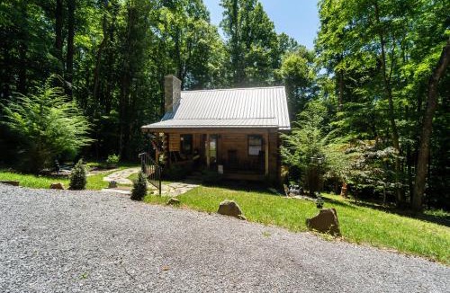 Claypool Hill House | The Little Deer Cabin - Hot Tub Stone Fireplace