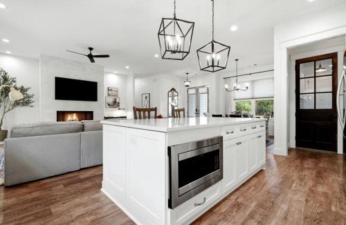 Tate House | Peaceful Woodland Retreat with Private Hot Tub near The Greystone Estate, Ball Ground, Georgia