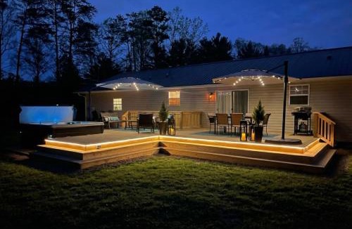 Arden House | Pennsylvania - Private Pickleball Court, Hot Tub and Fire Pit