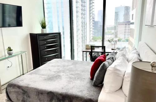 North Buckhead Apartment | Ruby Retreat Elegance & Comfort Pool Workout