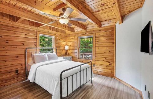 Tazewell House | Norris Lake Cabin Near Marinas & Fishing Fire pit