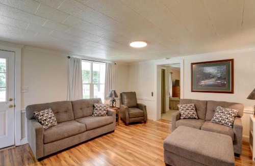 West Jefferson House | 'Buffalo House' Blue Ridge Escape Near Town!