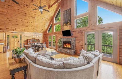 Tazewell House | Norris Lake Cabin Near Marinas & Fishing Fire pit