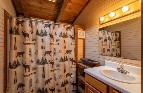 Sugar Grove House | Moose Preserve - Cabin near Valle Crucis with hot tub pool table & firepit
