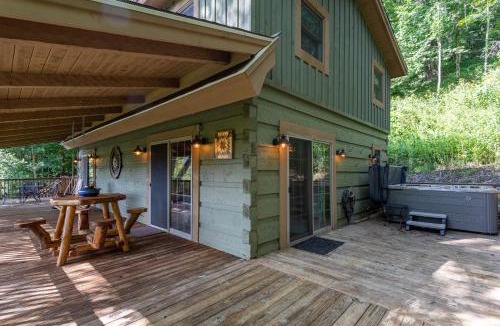 Sugar Grove House | Moose Preserve - Cabin near Valle Crucis with hot tub pool table & firepit