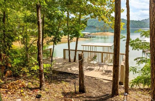 Sharps Chapel House | Norris Lakefront Cabin Retreat Dock Games Hot Tub