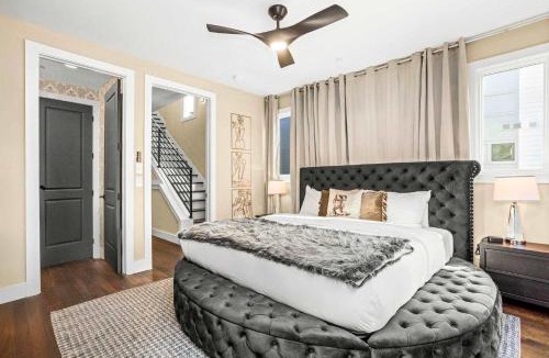 Buena Vista House | 2 Homes! Broadway Views, Rooftops & Karaoke