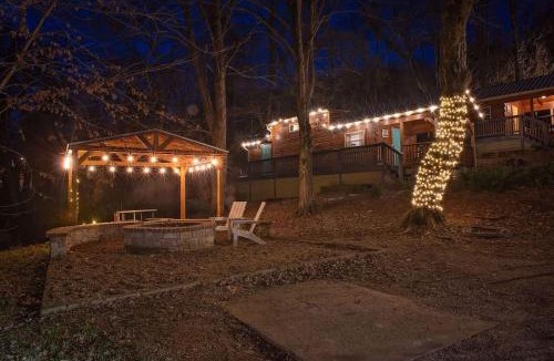 Lookout Valley Neighborhood Association House | Peggers Cabin Luxury Rustic Tiny Cabin Spa