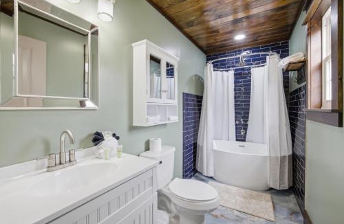 Sevierville House | Lazy Bear Meadow | Dog-Friendly Cabin with Fenced Yard, Hot Tub & Putting Green