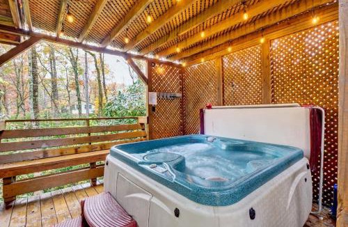 Linville Falls House | Mamaw's Cabin with Hot Tub