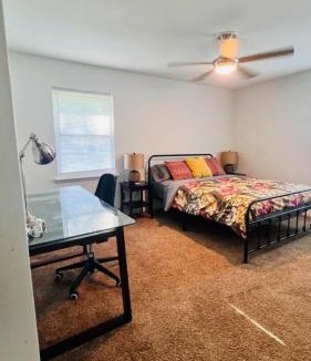Sunset Road House | Uptown in 6 Mins - Game Deck - Private Acre - Sleeps 10