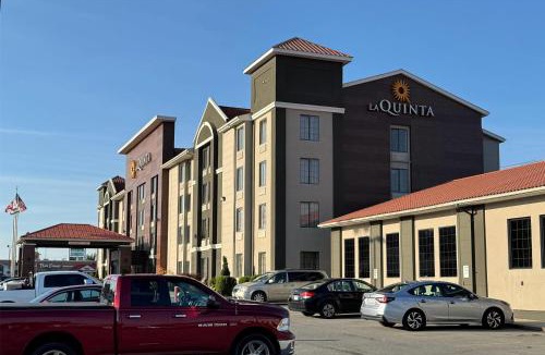 Summersville Hotel | La Quinta Inn & Suites - New River Gorge National Park