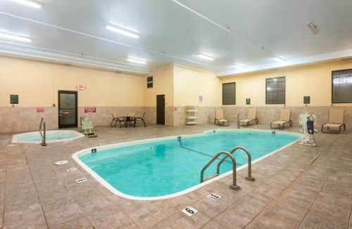 Summersville Hotel | La Quinta Inn & Suites - New River Gorge National Park