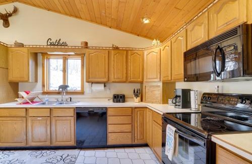 Terra Alta House | Lovely Terra Alta Cabin < 1 Mi to Alpine Lake